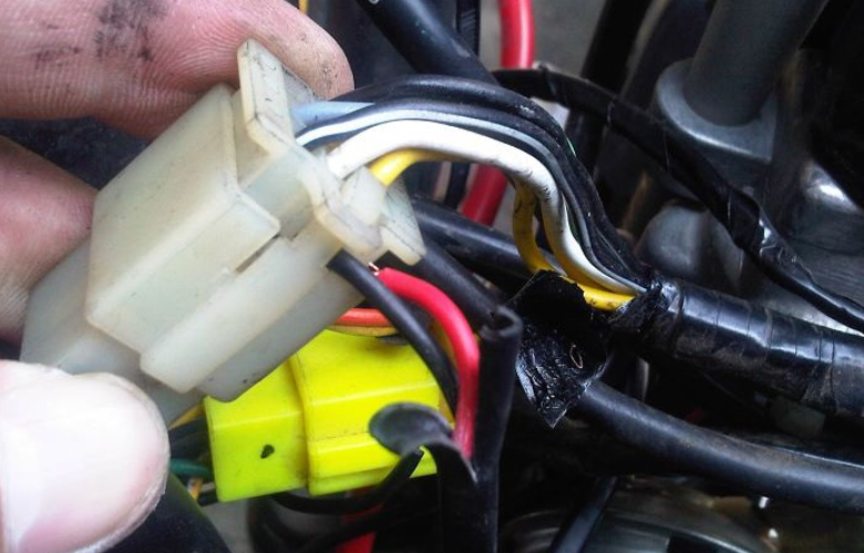 Kelistrikan Sepeda Motor Yang Terhubung Dengan Busi