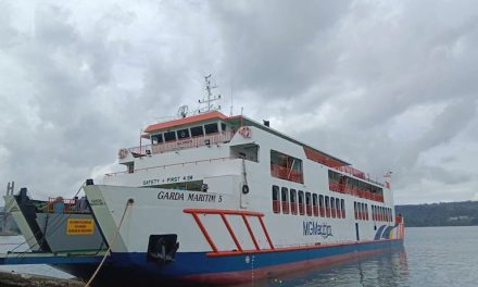 Rancangan Kapal Dengan Tempat Penumpang Dan Kendaraan