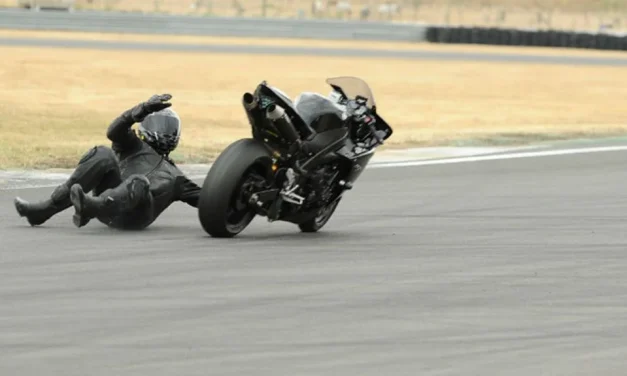 Kondisi Berbahaya Pengendara Motor Tank Slapper