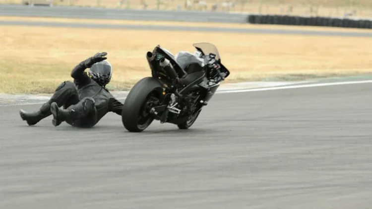 Kondisi Berbahaya Pengendara Motor Tank Slapper