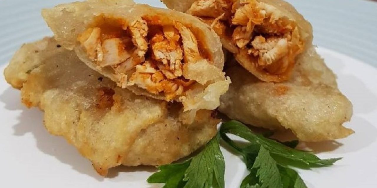Camilan Ringan Cireng Yang Memiliki Isian Topping