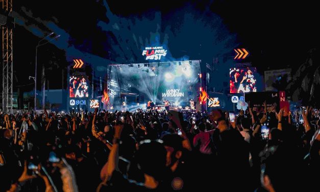 Pertunjukan Acara Musik Atau Konser Berbagai Band