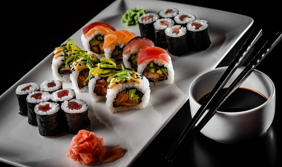 Identik Makanan Jepang Yaitu Sushi Yang Populer