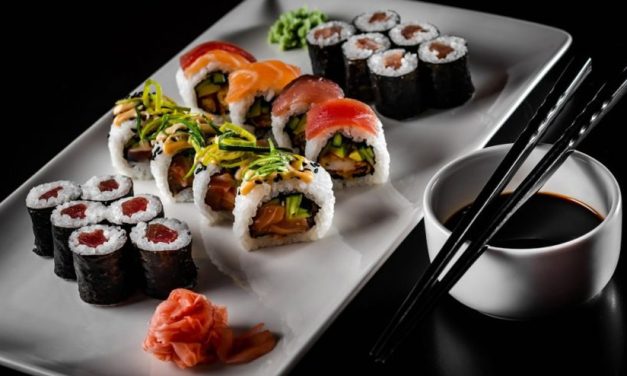 Identik Makanan Jepang Yaitu Sushi Yang Populer