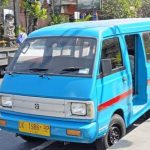 Kendaraan Bermobil Angkot Untuk Kebutuhan Umum