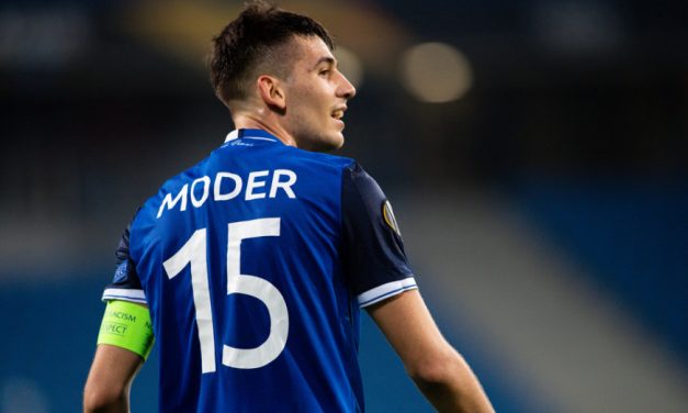 Pemain Bola Polandia Jakub Moder Yang Profesional