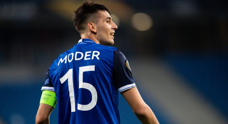 Pemain Bola Polandia Jakub Moder Yang Profesional