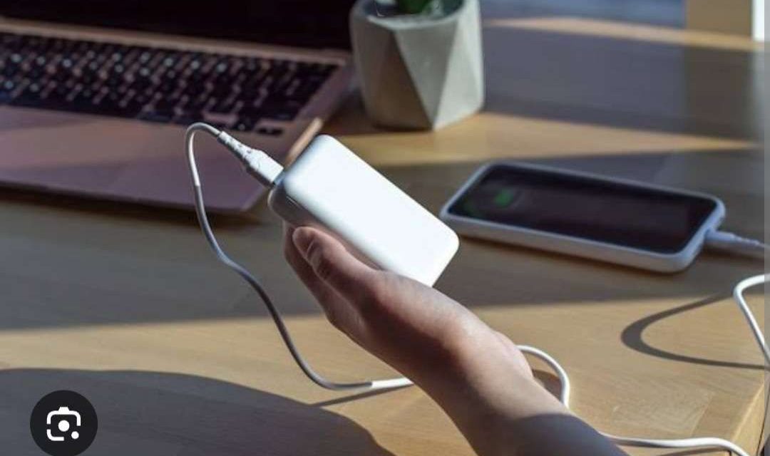 Pengisian Perangkat Portabel Melalui Alat Powerbank
