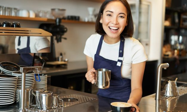 Pembuat Olahan Kopi Seorang Barista Yang Handal