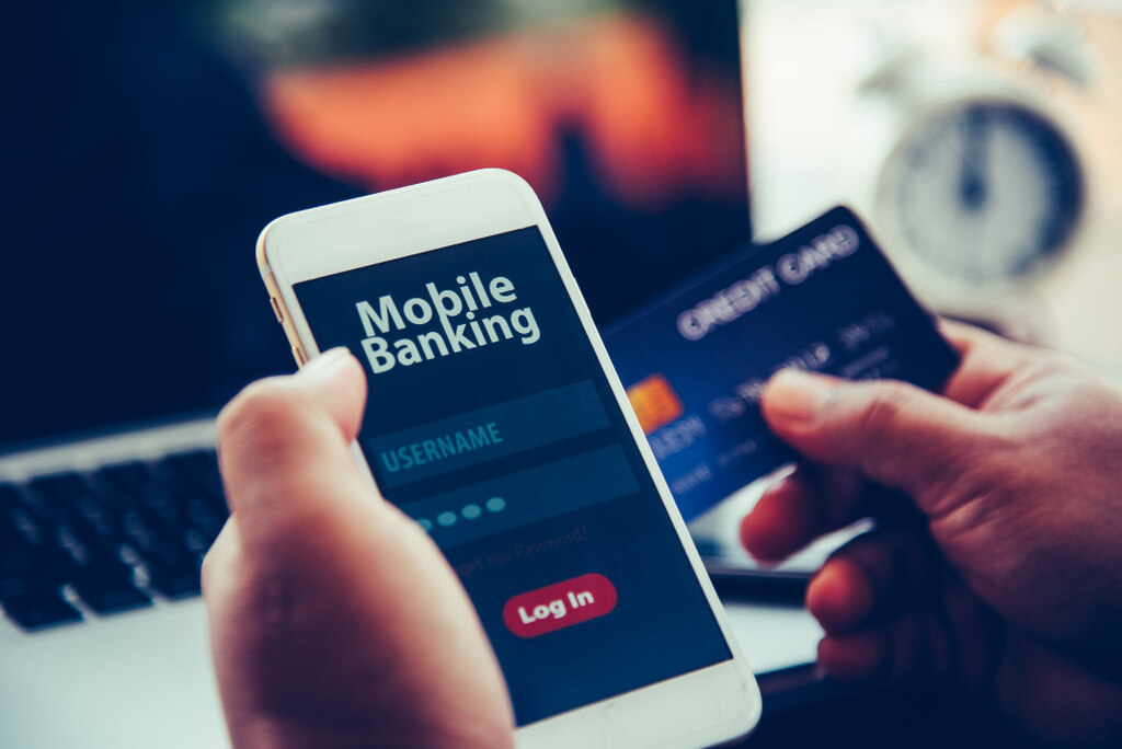 Pelayanan Online Bank Salah Satunya Yaitu Mbanking