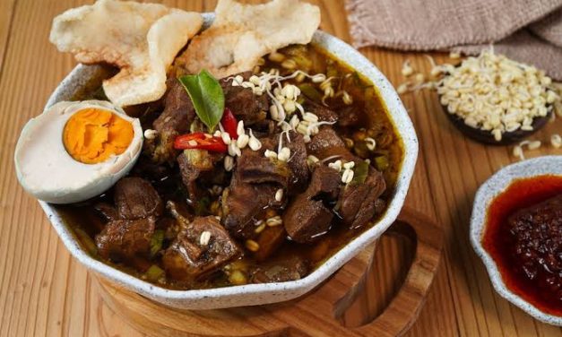 Hitam Pekat Kuah Dari Sebuah Makanan Rawon