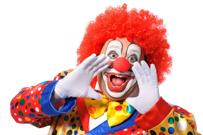 Pertunjukan Seseorang Badut Dengan Aksi Lucu