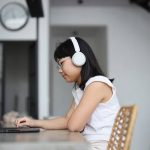 Barang Elektronik Headset Untuk Mendengarkan Audio