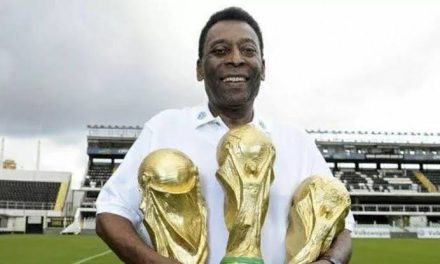 Pesepakbola Legend Pele Dengan Permainan Skill