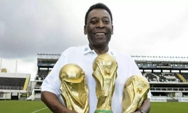 Pesepakbola Legend Pele Dengan Permainan Skill