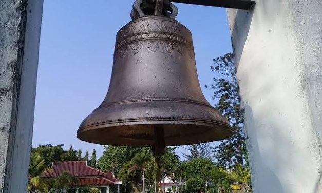 Sebuah Benda Lonceng Dengan Bunyi Khusus