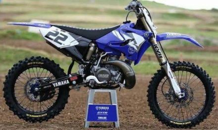 Suatu Balapan Motorcross Pada Sebuah Linatasan Rintangan