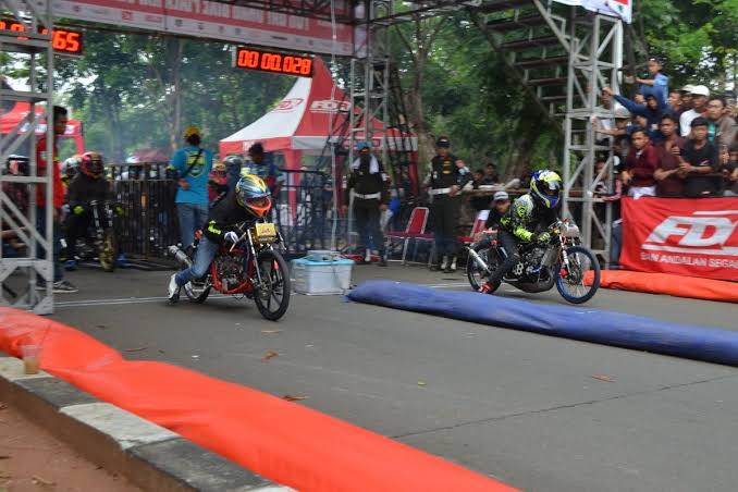 Kegiatan Jalanan Balap Liar Secara Tidak Resmi