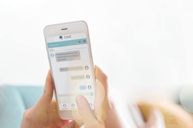 Suatu Komunikasi Chattingan Melalui Ponsel