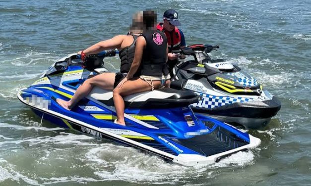 Suatu Kendaraan Jetski Yang Ada Di Perairan