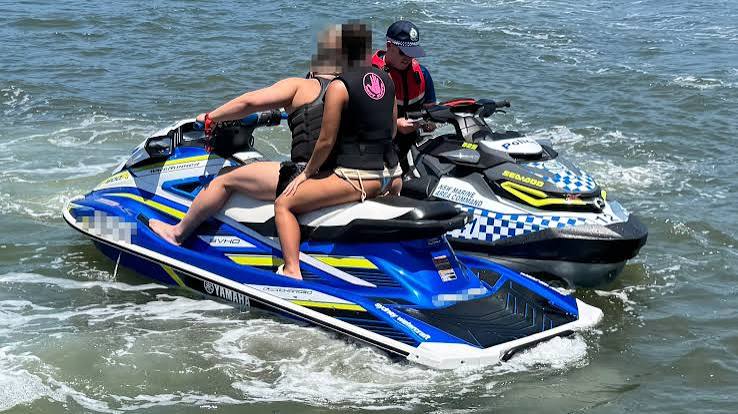 Suatu Kendaraan Jetski Yang Ada Di Perairan