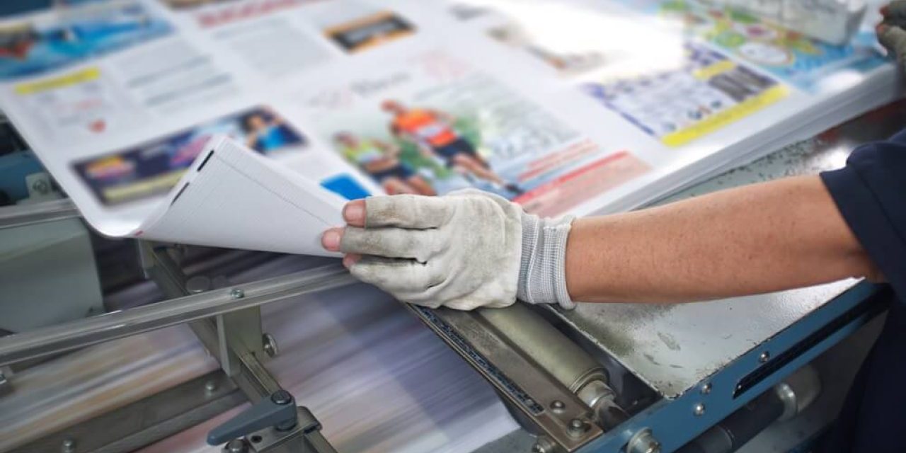 Sebuah Media Cetak Majalah Dalam Membahas Informasi
