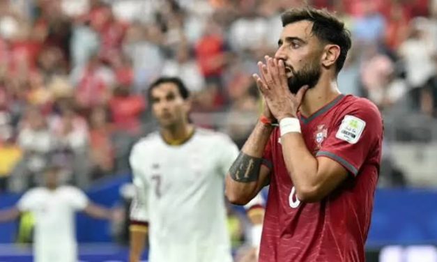 Pemain Sepakbola Portugal Bruno Fernandes Dengan Skill