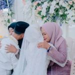 Kebudayaan Tradisional Indonesia Melakukan Sungkeman